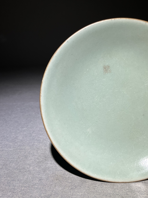 古玩陶瓷豆青釉盤真品鑒賞圖