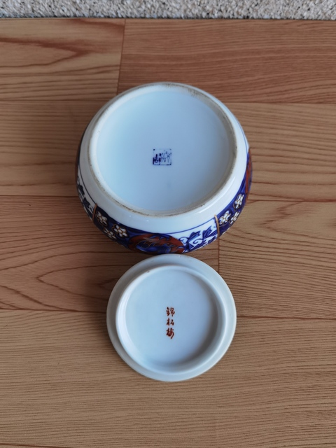 古玩陶瓷青花加彩花卉紋蓋盒拍賣，當前價格220元