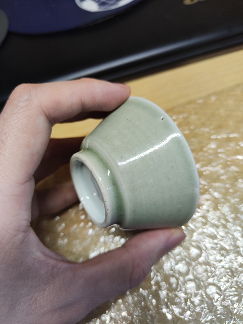 古玩陶瓷豆青釉杯真品鑒賞圖