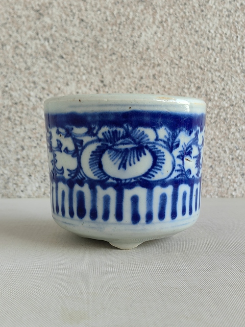 古玩陶瓷青花纏枝花卉紋香爐真品鑒賞圖