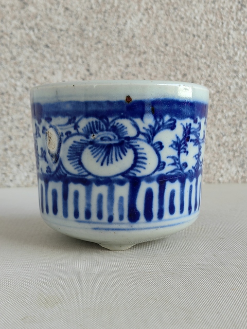 古玩陶瓷青花纏枝花卉紋香爐真品鑒賞圖