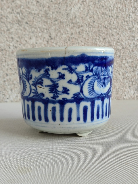 古玩陶瓷青花纏枝花卉紋香爐真品鑒賞圖