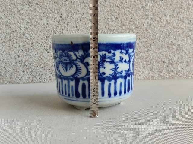 古玩陶瓷青花纏枝花卉紋香爐真品鑒賞圖