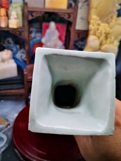 古玩陶瓷青白釉花卉紋四方瓶真品鑒賞圖