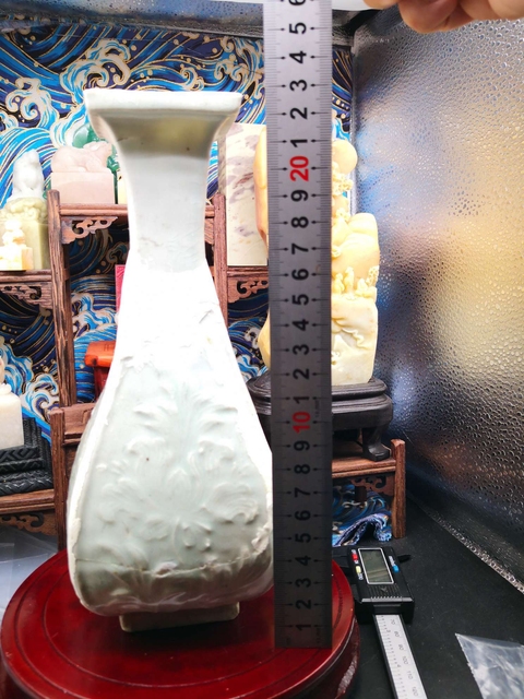 古玩陶瓷青白釉花卉紋四方瓶真品鑒賞圖