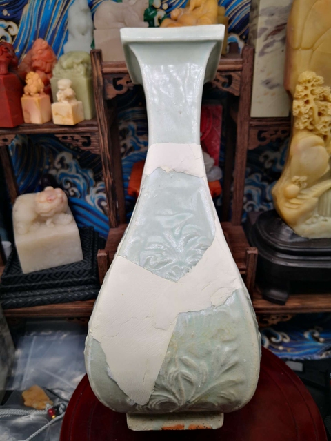 古玩陶瓷青白釉花卉紋四方瓶真品鑒賞圖