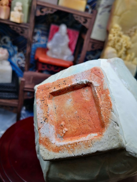 古玩陶瓷青白釉花卉紋四方瓶真品鑒賞圖