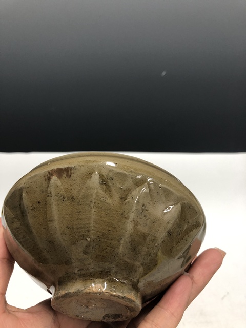 古玩陶瓷元代·青釉蓮瓣紋缽式盞 真品鑒賞圖