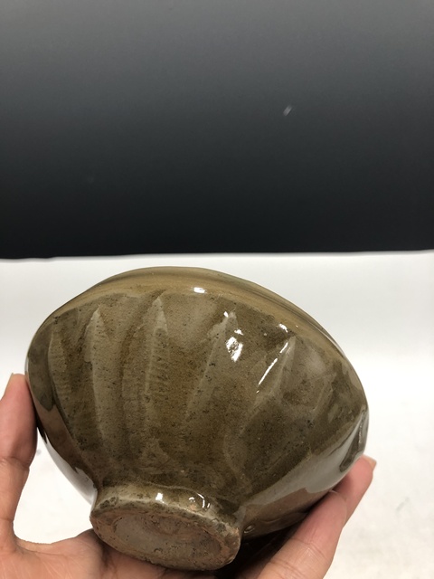 古玩陶瓷元代·青釉蓮瓣紋缽式盞 真品鑒賞圖