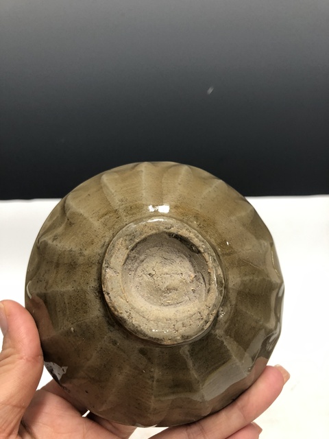 古玩陶瓷元代·青釉蓮瓣紋缽式盞 真品鑒賞圖