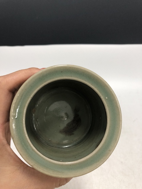 古玩陶瓷明代·青釉弦紋三足爐真品鑒賞圖