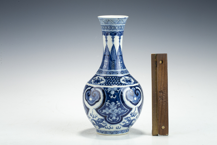 古玩陶瓷清晚·青花如意云龍紋賞瓶拍賣，當(dāng)前價格7416元