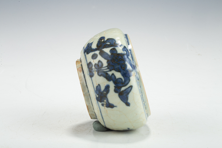 古玩陶瓷明晚·青花花卉紋小蓋罐
真品鑒賞圖