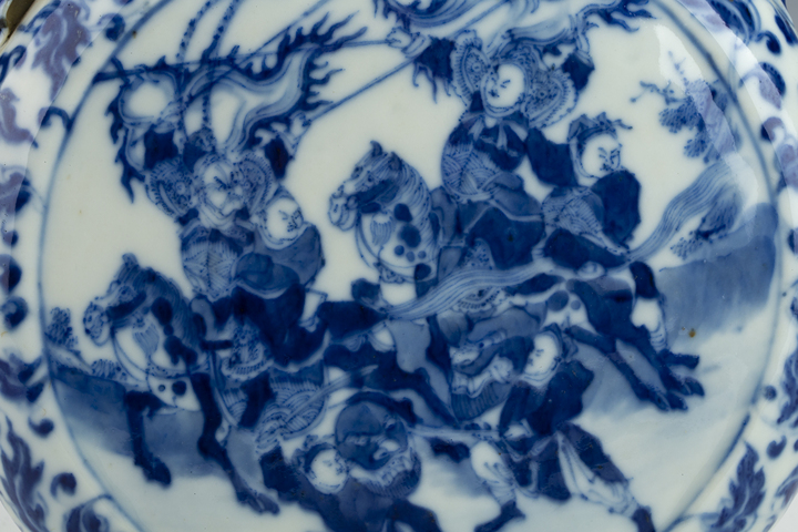 古玩陶瓷清晚·青花人物故事紋抱月瓶真品鑒賞圖