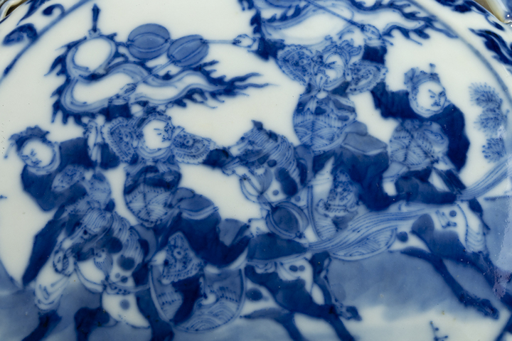 古玩陶瓷清晚·青花人物故事紋抱月瓶真品鑒賞圖