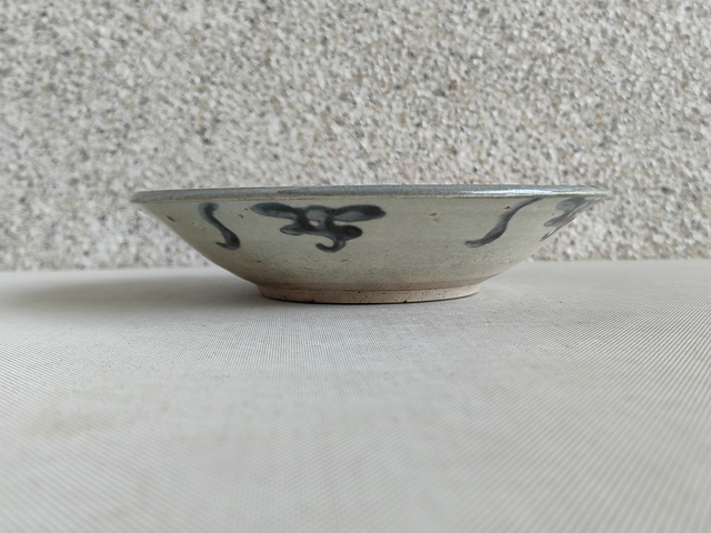 古玩陶瓷青花印章款大盤真品鑒賞圖