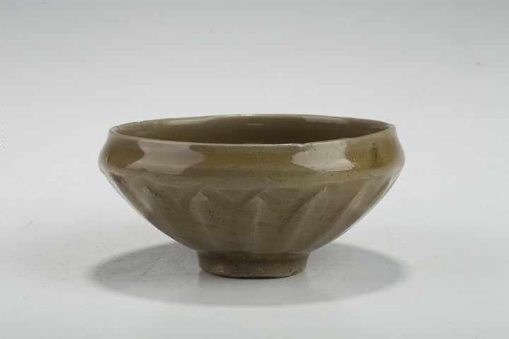 古玩陶瓷元代·青釉蓮瓣紋缽式盞 真品鑒賞圖