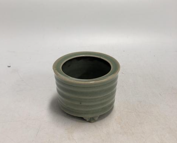 古玩陶瓷明代·青釉弦紋三足爐真品鑒賞圖