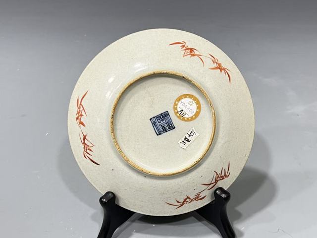 古玩陶瓷粉彩獅子盤真品鑒賞圖