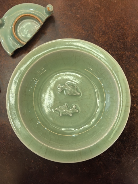 古玩陶瓷龍泉青釉雙魚折沿洗真品鑒賞圖