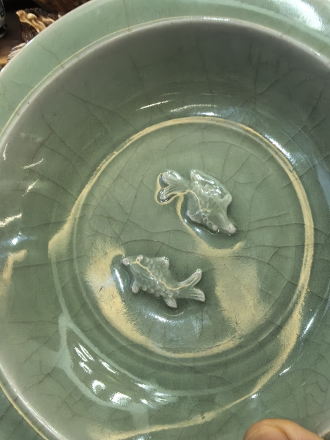 古玩陶瓷龍泉青釉雙魚折沿洗真品鑒賞圖