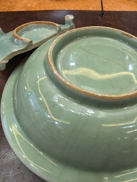 古玩陶瓷龍泉青釉雙魚折沿洗真品鑒賞圖