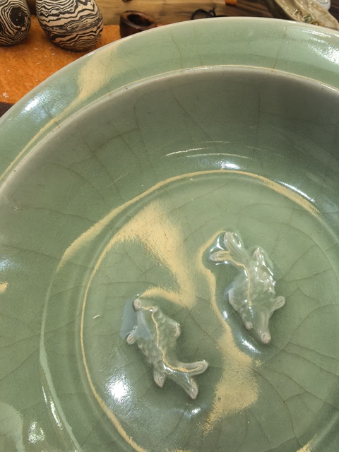 古玩陶瓷龍泉青釉雙魚折沿洗真品鑒賞圖