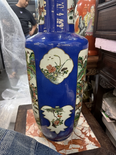 古玩陶瓷藍釉開光五彩刀馬人棒槌瓶真品鑒賞圖