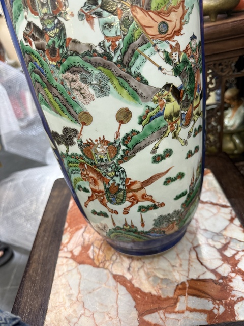 古玩陶瓷藍釉開光五彩刀馬人棒槌瓶真品鑒賞圖