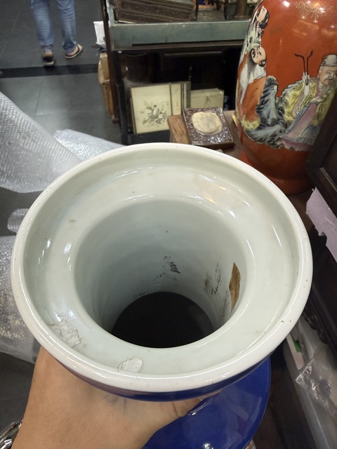 古玩陶瓷藍釉開光五彩刀馬人棒槌瓶真品鑒賞圖