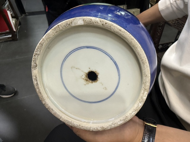 古玩陶瓷藍釉開光五彩刀馬人棒槌瓶真品鑒賞圖