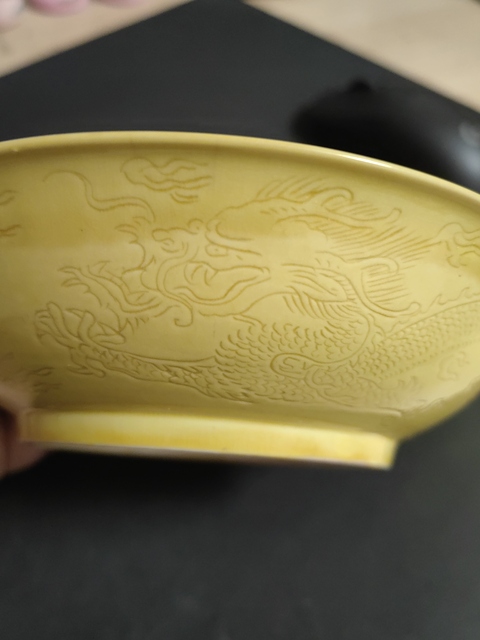 古玩陶瓷清康熙 黃釉暗刻龍紋盤(pán)真品鑒賞圖