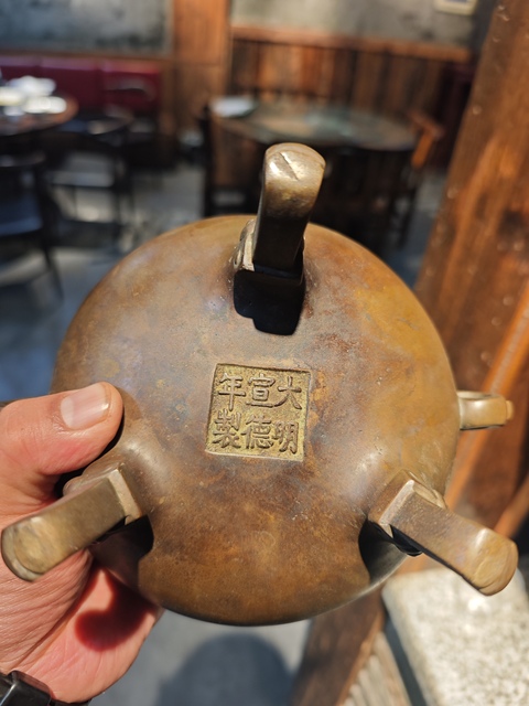 古玩銅器清代獅紐三足熏爐 宣德爐 銅爐真品鑒賞圖