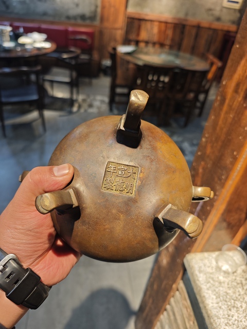 古玩銅器清代獅紐三足熏爐 宣德爐 銅爐真品鑒賞圖