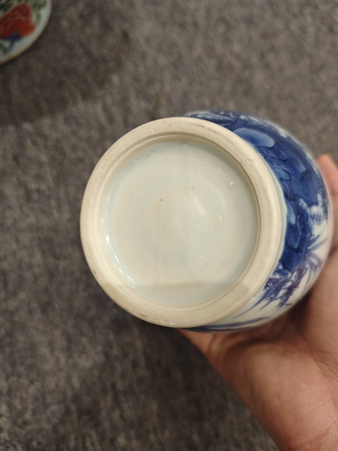 古玩陶瓷竹蝶花卉紋青花蓮子罐真品鑒賞圖