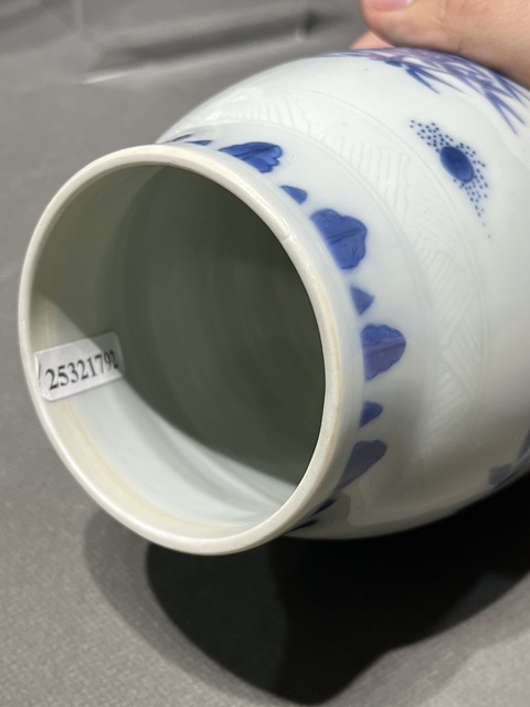 古玩陶瓷竹蝶花卉紋青花蓮子罐真品鑒賞圖