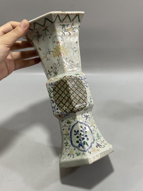 古玩陶瓷五彩花卉紋六方花觚真品鑒賞圖