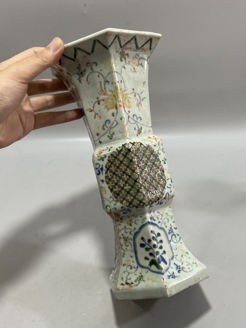 古玩陶瓷五彩花卉紋六方花觚真品鑒賞圖