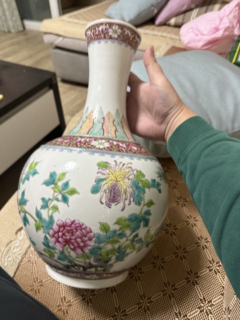 古玩陶瓷民國 粉彩花卉紋賞瓶真品鑒賞圖