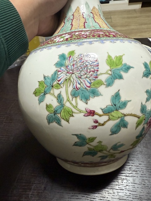 古玩陶瓷民國 粉彩花卉紋賞瓶真品鑒賞圖