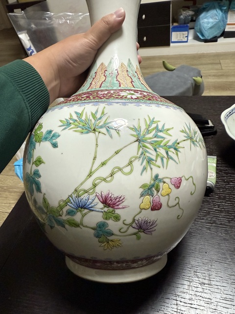 古玩陶瓷民國 粉彩花卉紋賞瓶真品鑒賞圖