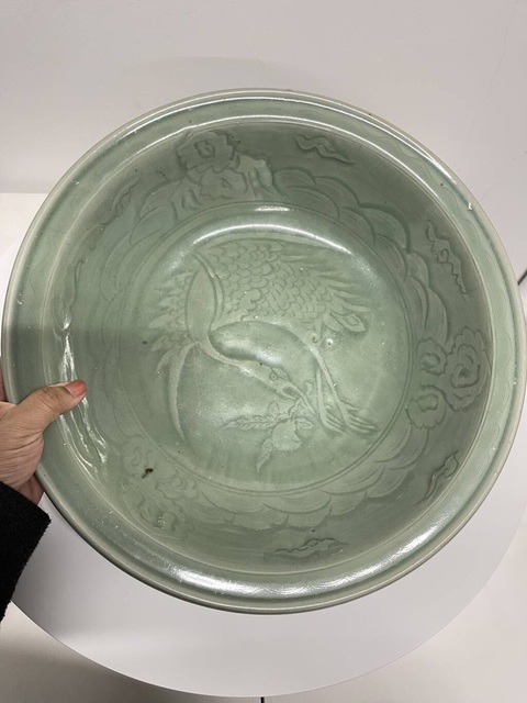 古玩陶瓷明龍泉窯青釉刻花大盤真品鑒賞圖