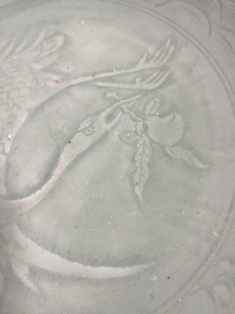 古玩陶瓷明龍泉窯青釉刻花大盤真品鑒賞圖