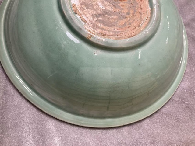 古玩陶瓷明龍泉窯青釉刻花大盤真品鑒賞圖