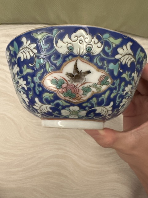古玩陶瓷粉彩花卉紋碗真品鑒賞圖