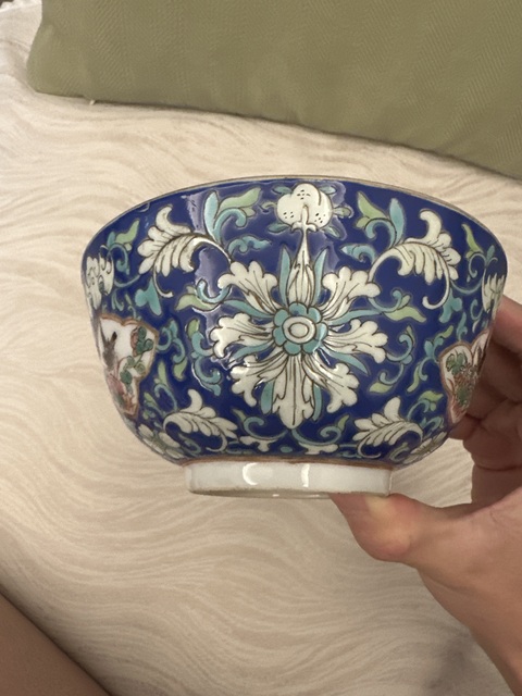 古玩陶瓷粉彩花卉紋碗真品鑒賞圖