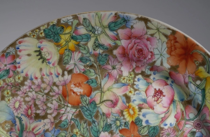 古玩陶瓷百花不落地粉彩盤真品鑒賞圖