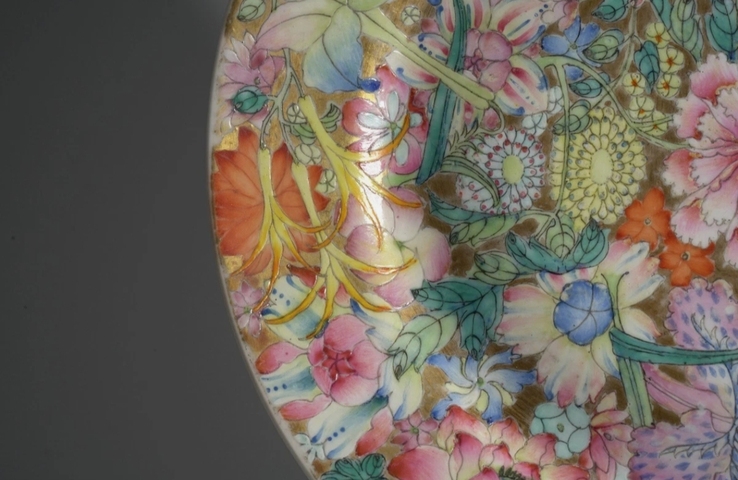 古玩陶瓷百花不落地粉彩盤真品鑒賞圖
