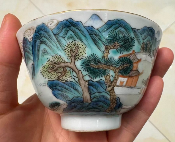 古玩陶瓷廬山瀑布粉彩杯真品鑒賞圖