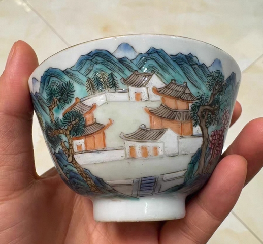 古玩陶瓷廬山瀑布粉彩杯真品鑒賞圖